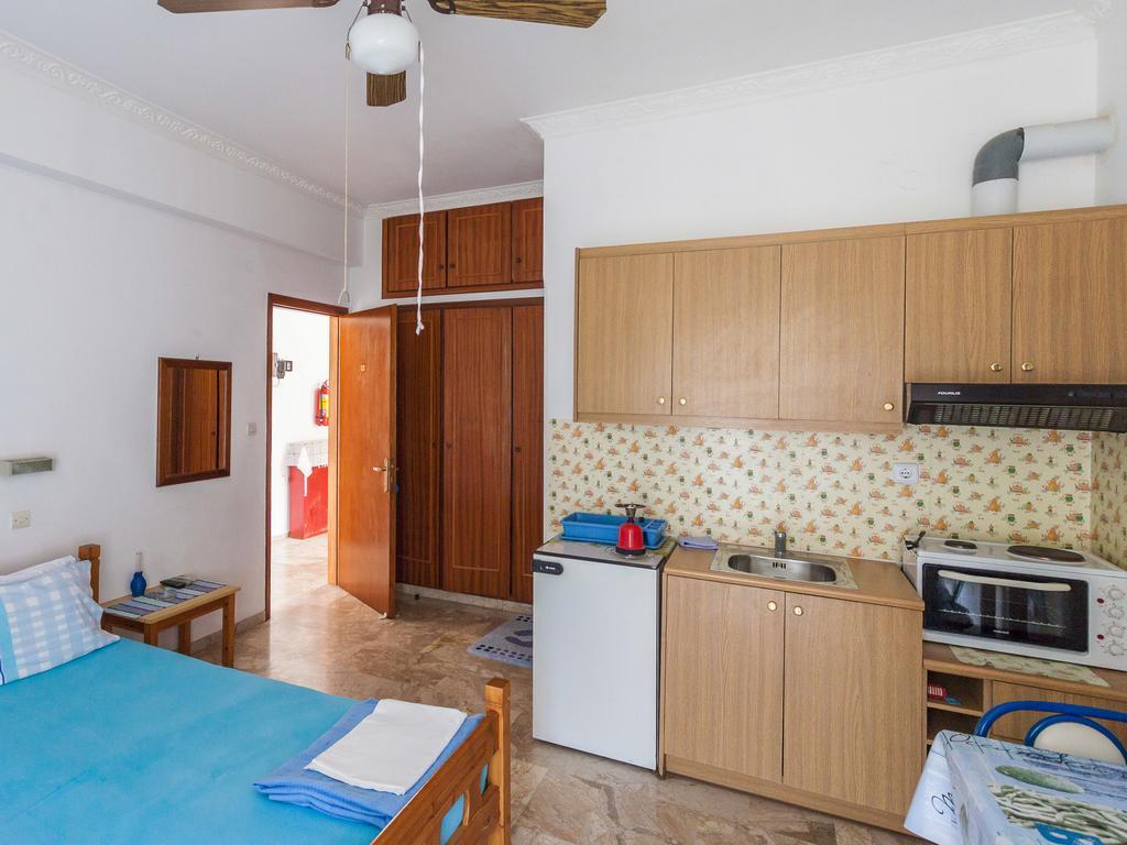 Pension Vienna Méthana エクステリア 写真